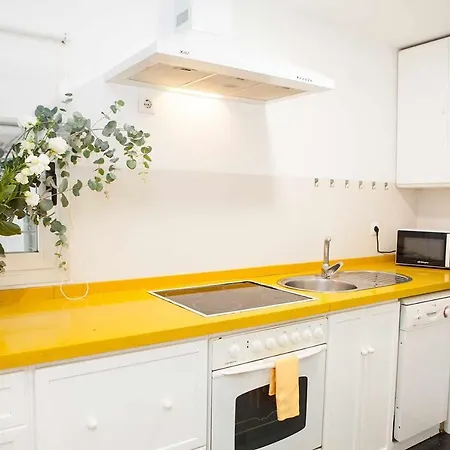 Charming With Pool And Garage Apartment *