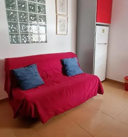 Triana Y Apartment *