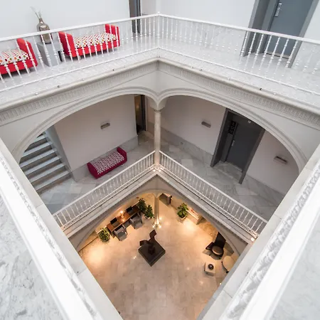 Hotel Petit Palace Santa Cruz 4*