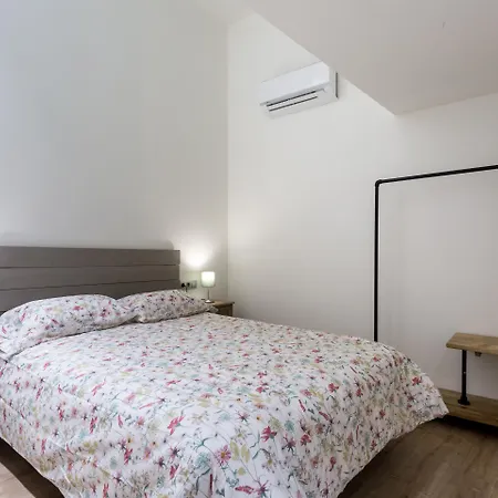 Lanza Seville
