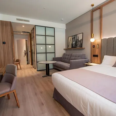 Giralda Center 4*