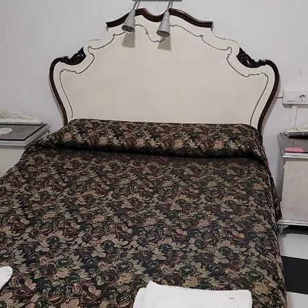 圣贝尼托阿巴德酒店 * 塞维利亚