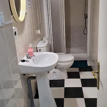 圣贝尼托阿巴德酒店 招待所 *