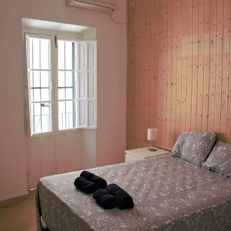 En La Plaza Del Salvador. Apartamento Sevilla