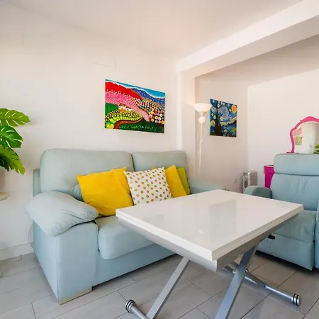 Wide And Colourful- 3bd 1bth- Triana Séville
