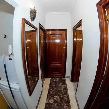 Triana, A Tres Minutos De Parada De Metro. Apartment *