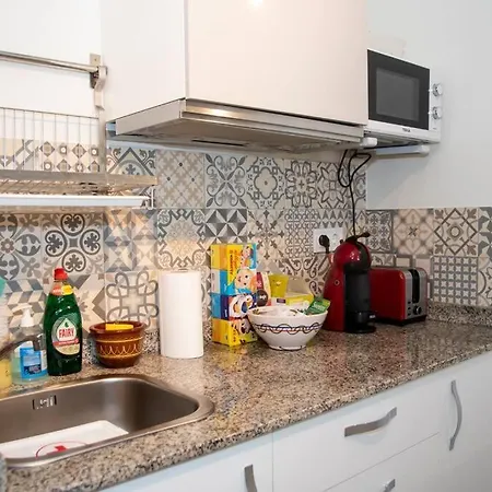 Triana, A Tres Minutos De Parada De Metro. Apartment