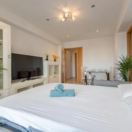 Apartment Charming 3 Bedroom At Triana Center By Oui *