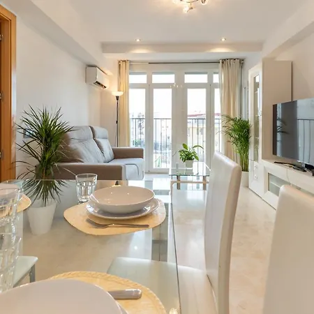 Apartment Charming 3 Bedroom At Triana Center By Oui *