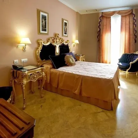 Adriano Boutique Hotel 3*