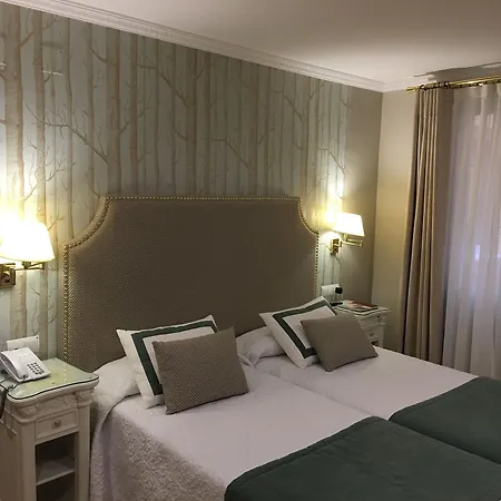 Adriano Boutique Seville