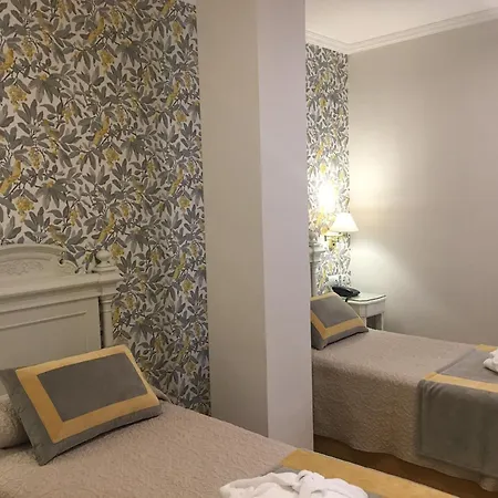 Adriano Boutique Hotel 3*