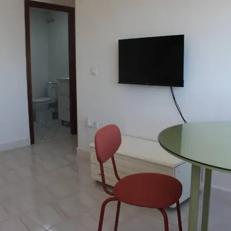 Roch2 - Modern Near Metro Apartment Seville