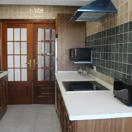 Roch2 - Modern Near Metro Apartment *