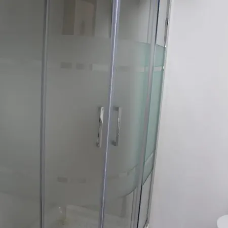 Roch2 - Modern Near Metro Apartment *