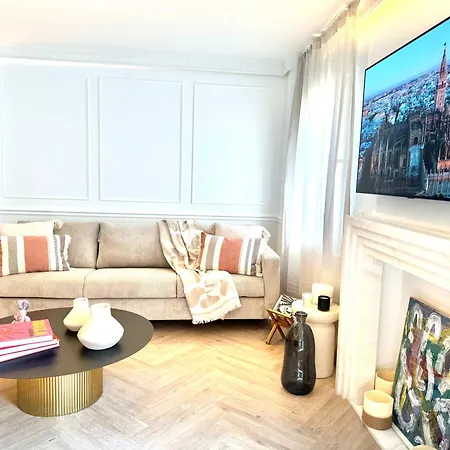 Luxury Cathedral Views In Apartment *