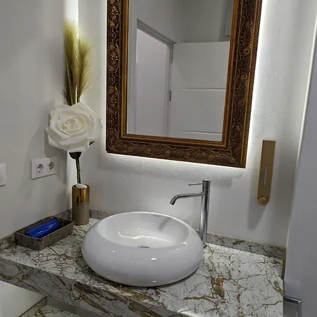 Deluxe En Av Cruz Roja Apartment *