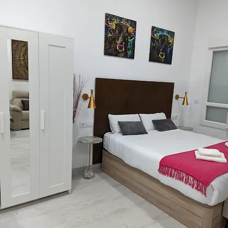 Deluxe En Av Cruz Roja Apartment Seville