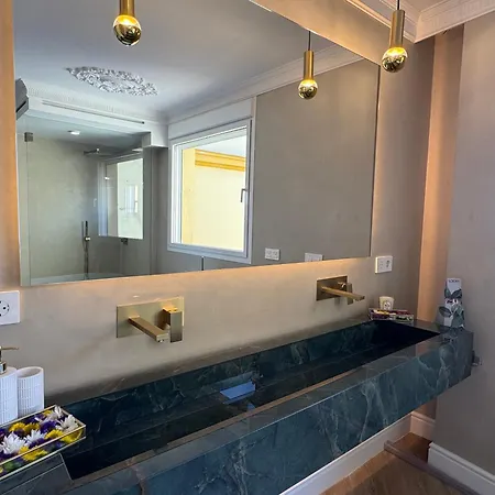 Luxury Cathedral Views In Apartment Seville
