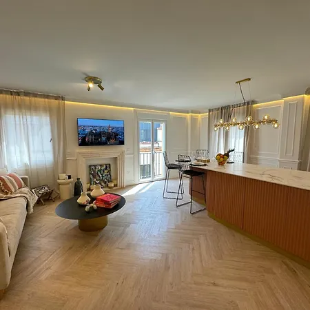Luxury Cathedral Views In Apartment