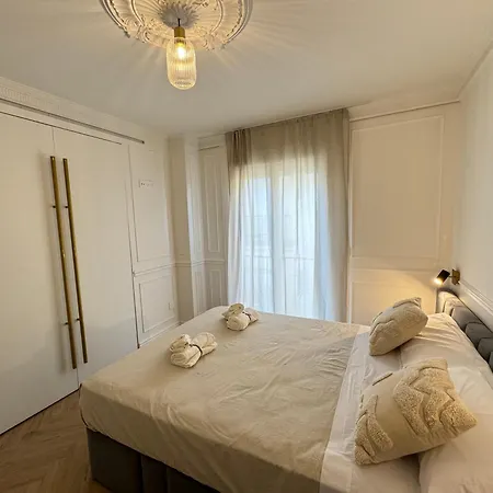 Luxury Cathedral Views In Apartment