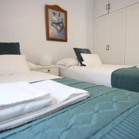 Rentalsevilla Espacioso Apartamento En La Alameda De Hercules Con Parking * Seville