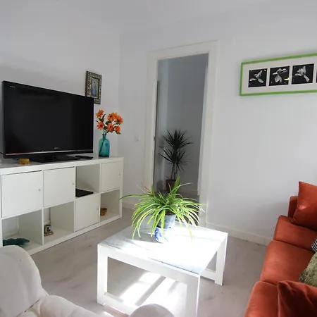 Rentalsevilla Espacioso Apartamento En La Alameda De Hercules Con Parking *