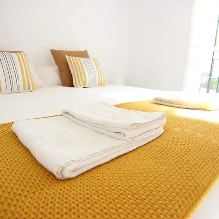 Rentalsevilla Espacioso Apartamento En La Alameda De Hercules Con Parking * Seville