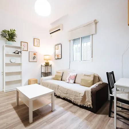 Apartamento Torrijiano Apartment *