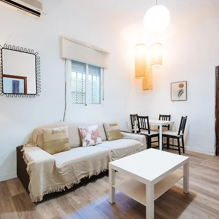 Apartamento Torrijiano Apartment *