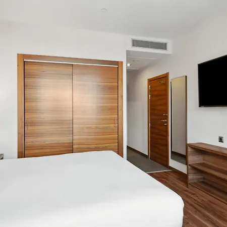 Hilton Garden Hotel 4*