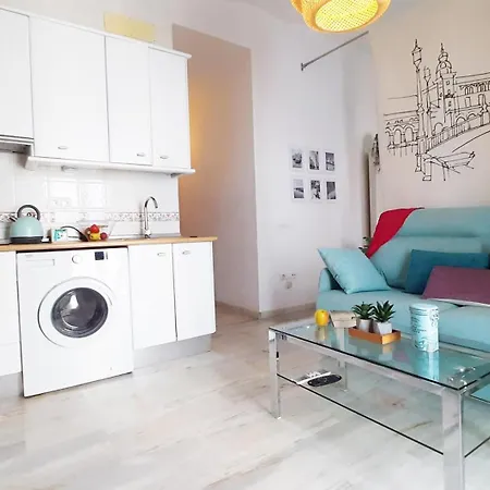 Lovely Center - Sunny Balcony Alfalfa Apartment *