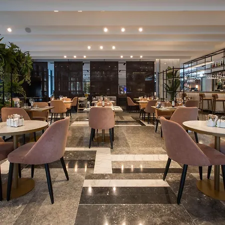 Giralda Center 4*