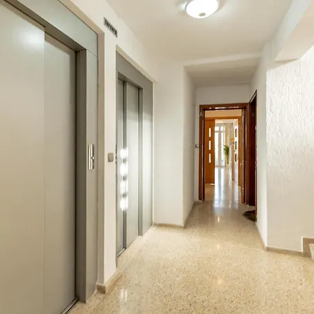 Apartment Charming 3 Bedroom At Triana Center By Oui