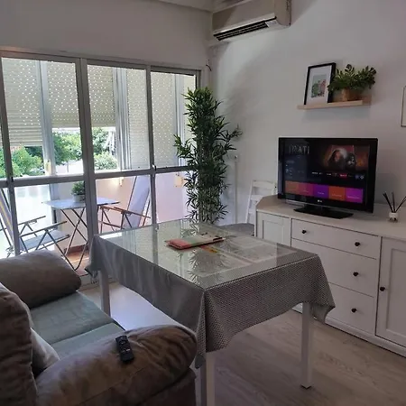 Cozy And Well Connected Apartamento Sevilla