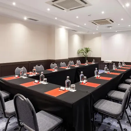 Hotel Exe Macarena 4*