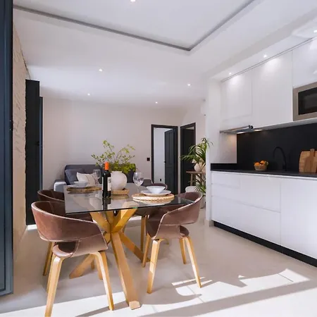 Apartment Luxurious Duplex 2bd 2bth Over Casa Pilatos Seville