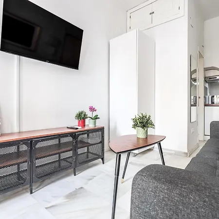 Bonito Estudio En Calle Feria Apartment *