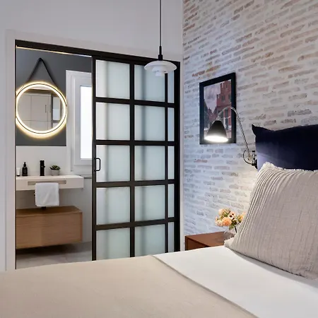 Sepulveda Apartment *