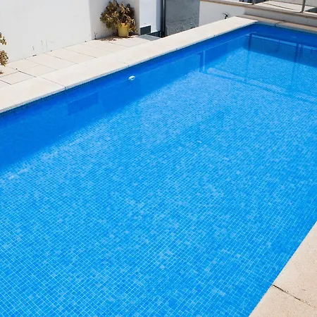 Charming With Pool And Garage *