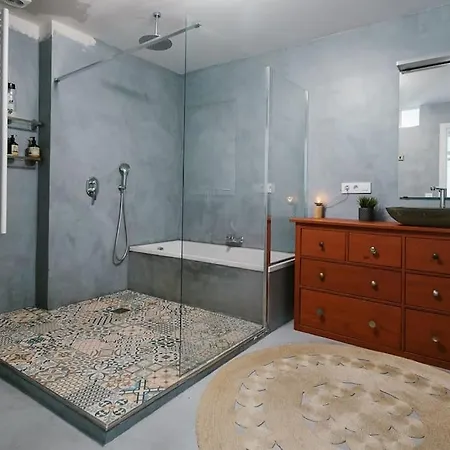 Cozy But Modern 2 Bed/bath Perfect For Families Apartment