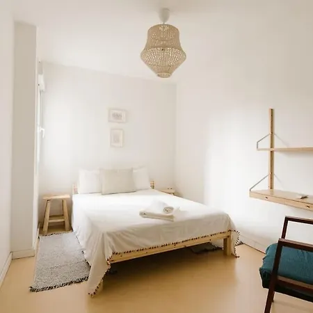 Cozy But Modern 2 Bed/bath Perfect For Families Apartment Seville