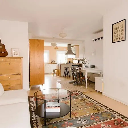 Cozy But Modern 2 Bed/bath Perfect For Families *