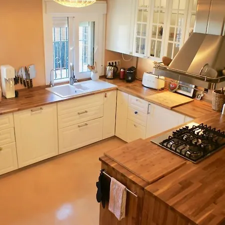 Cozy But Modern 2 Bed/bath Perfect For Families Seville
