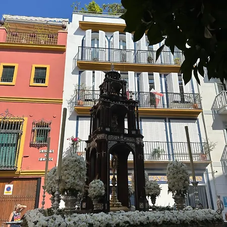 Downtown Cozy For Four Seville