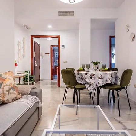 Piso Con Patio Privado Y Parking Nervion Apartment *