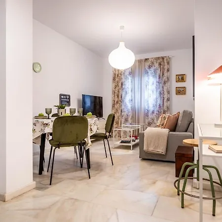Piso Con Patio Privado Y Parking Nervion Seville