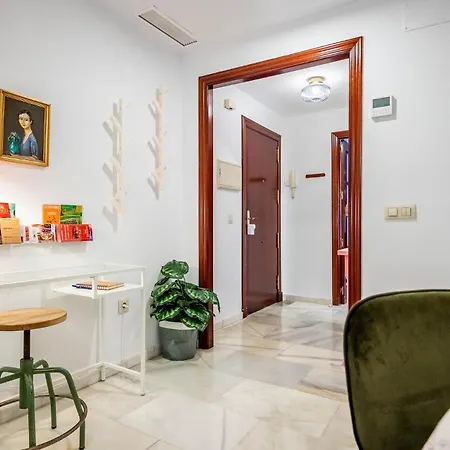 Piso Con Patio Privado Y Parking Nervion Seville