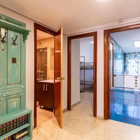 Holi-rent Pajaritos Apartment Seville