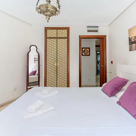 Holi-rent Pajaritos Apartment Seville